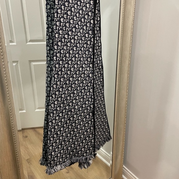 Christian Dior Scarve - Picture 3 of 4